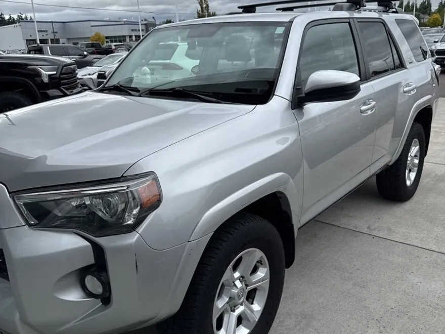 2019 Toyota 4Runner SR5 photo 1