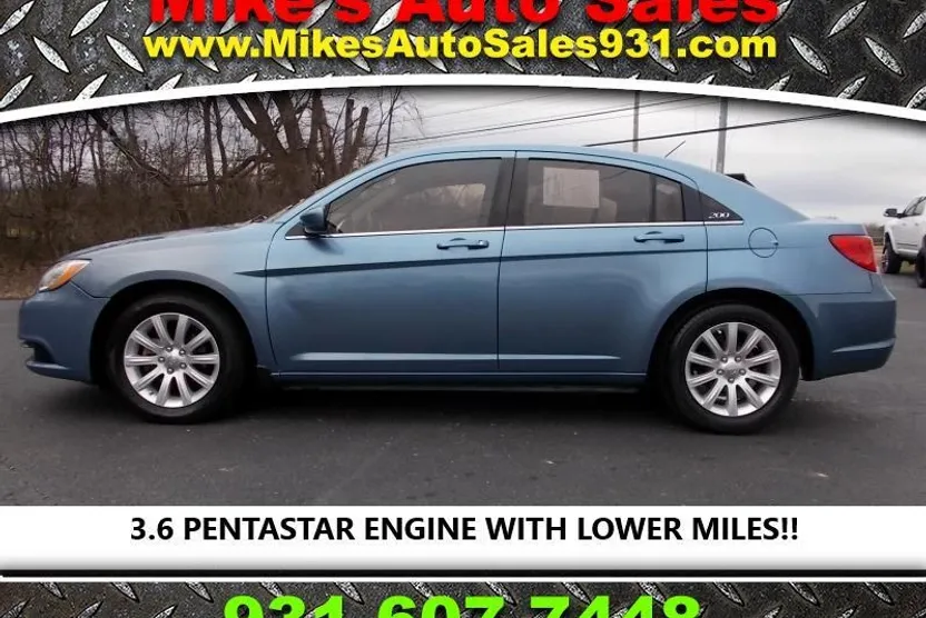 2011 Chrysler 200 Touring photo 1