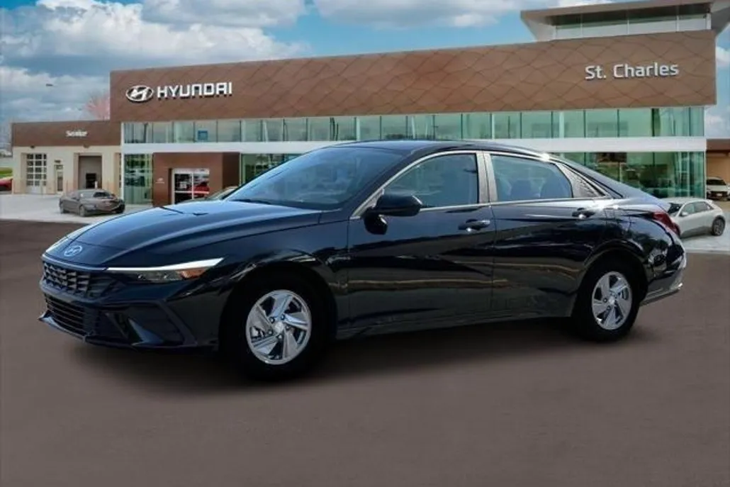 2025 Hyundai Elantra SE photo 1