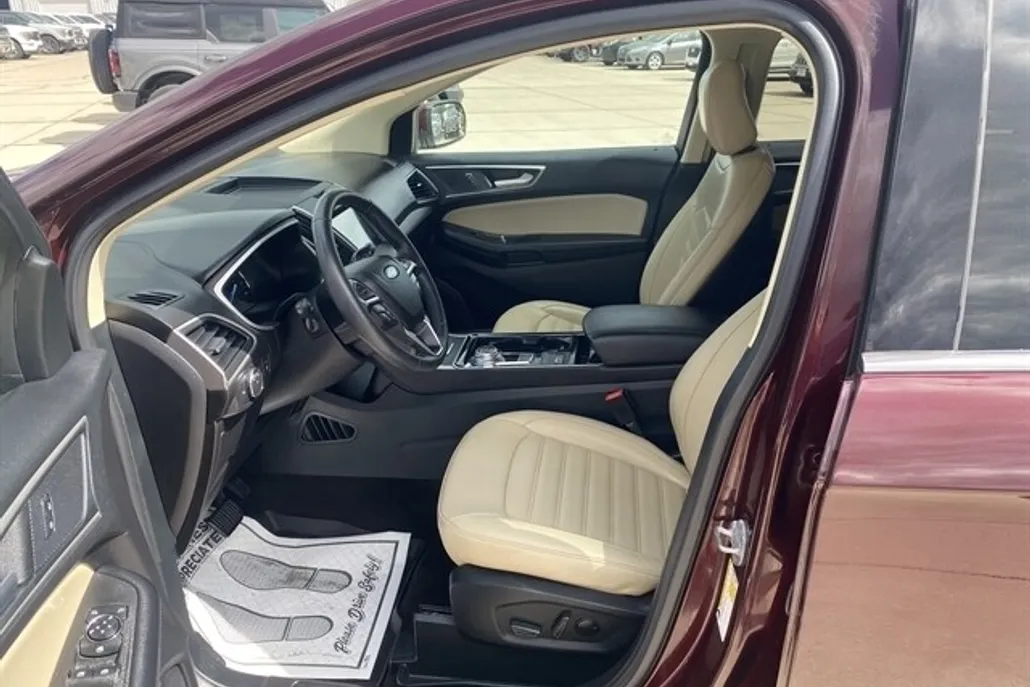 2020 Ford Edge SEL photo 1