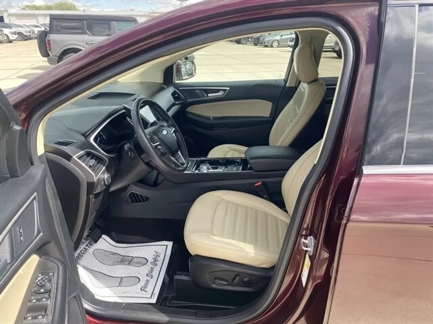 2020 Ford Edge SEL photo 1