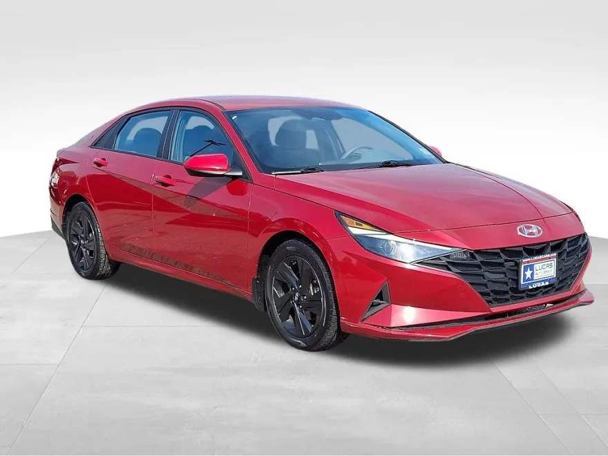 2022 Hyundai Elantra SEL photo 1