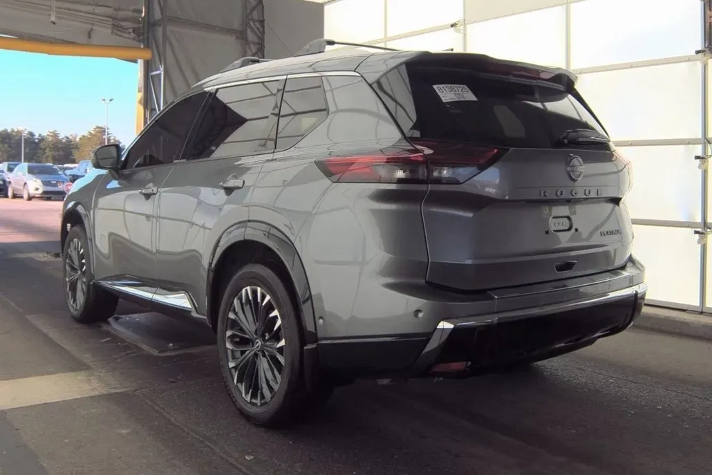 2024 Nissan Rogue Platinum photo 1
