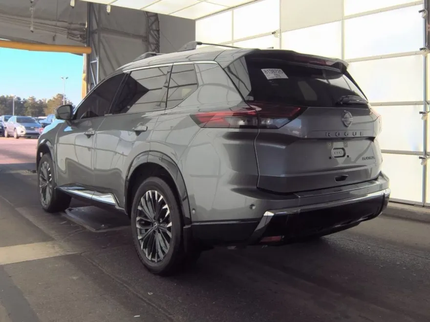 2024 Nissan Rogue Platinum photo 1