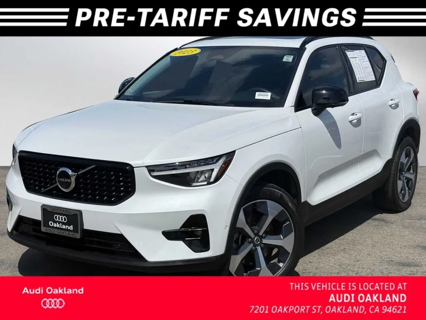 2023 Volvo XC40 Plus photo 1