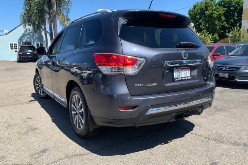 2014 Nissan Pathfinder SL photo 1