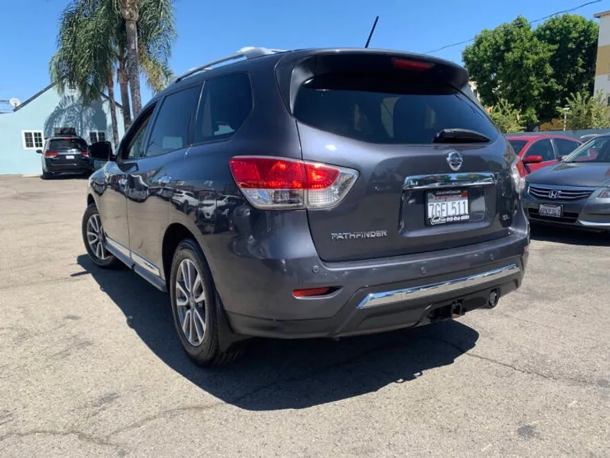 2014 Nissan Pathfinder SL photo 1