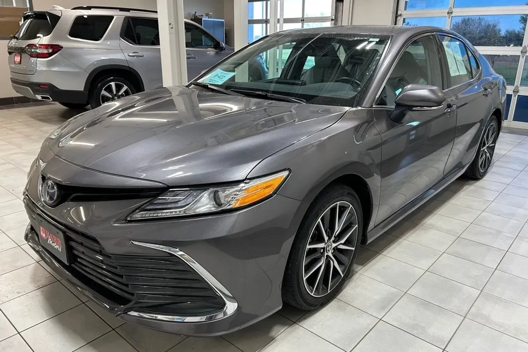 2023 Toyota Camry XLE photo 1