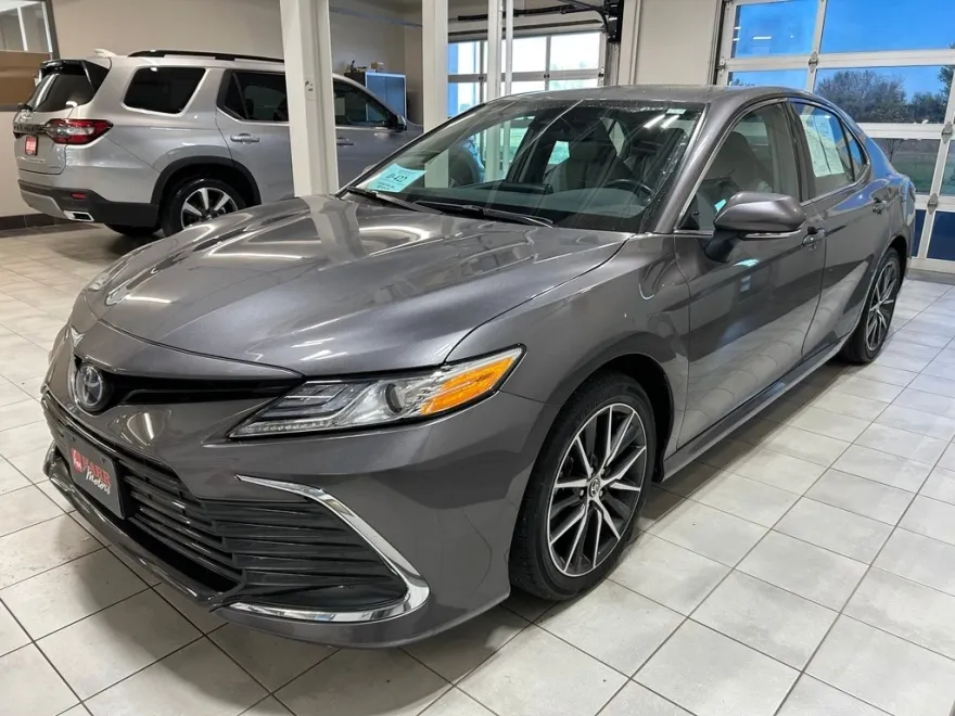 2023 Toyota Camry XLE photo 1