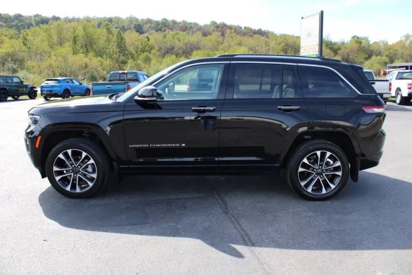 2022 Jeep Grand Cherokee Overland photo 1