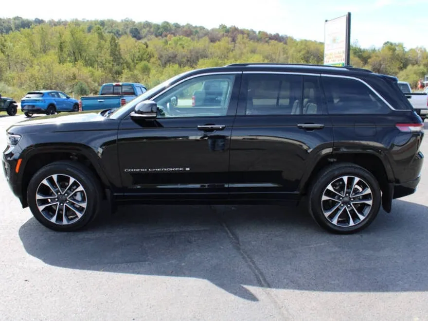 2022 Jeep Grand Cherokee Overland photo 1