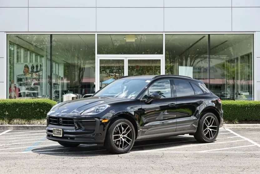 2024 Porsche Macan T photo 1
