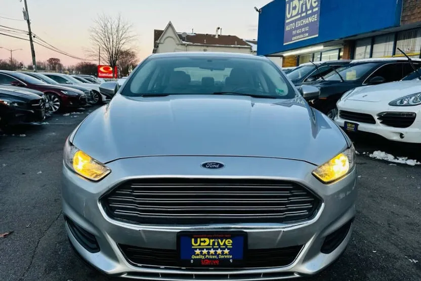 2014 Ford Fusion S photo 1