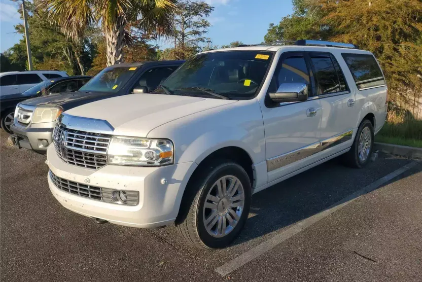 2012 Lincoln Navigator L photo 1