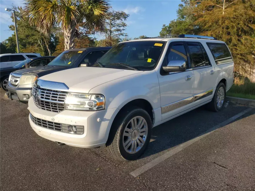 2012 Lincoln Navigator L photo 1