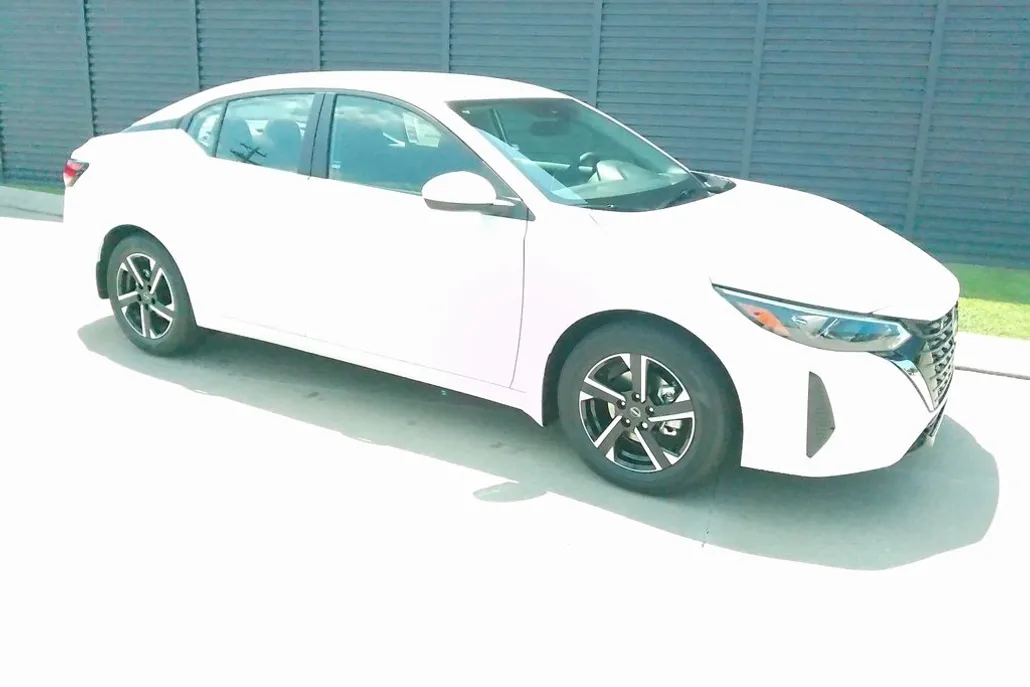 2025 Nissan Sentra SV photo 1