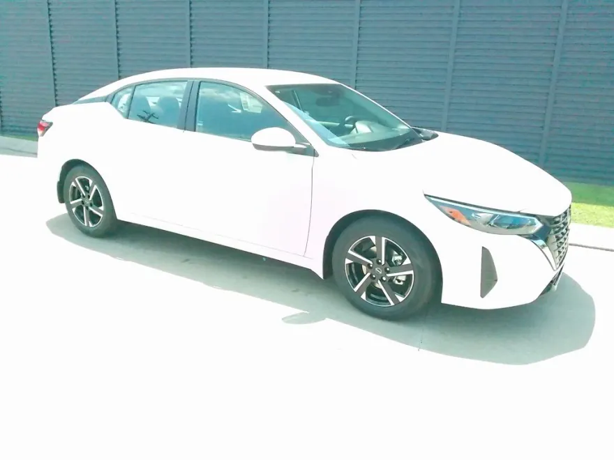 2025 Nissan Sentra SV photo 1