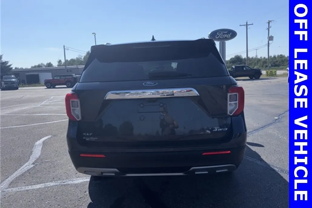2023 Ford Explorer XLT photo 1
