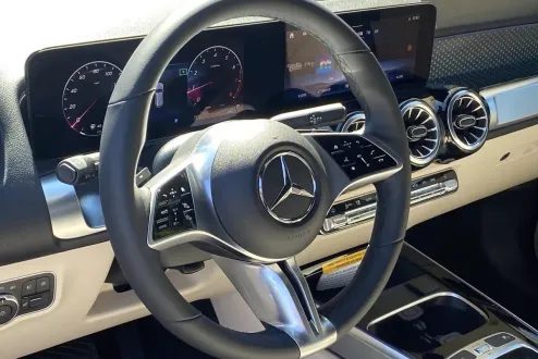 2025 Mercedes Benz GLB 250 photo 3