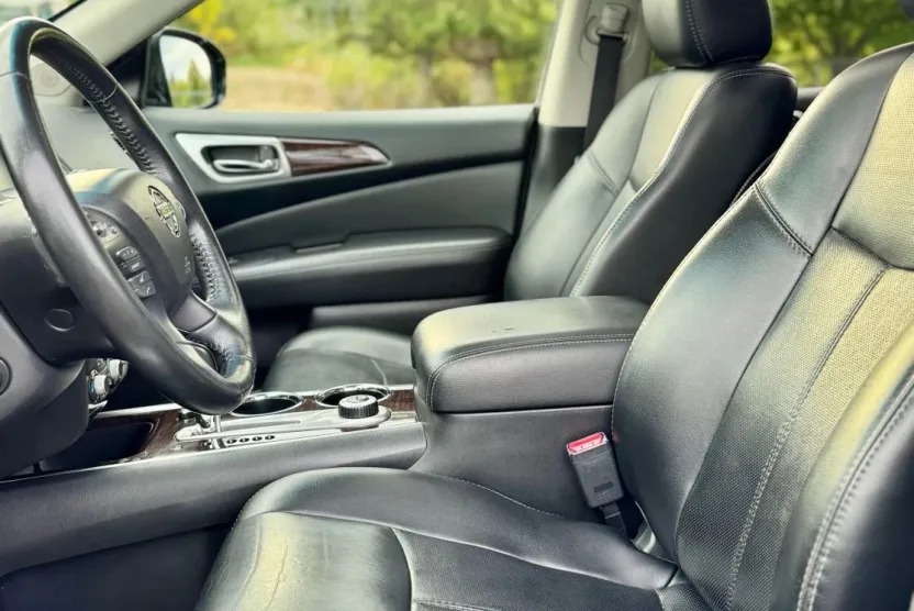 2015 Nissan Pathfinder Platinum photo 1