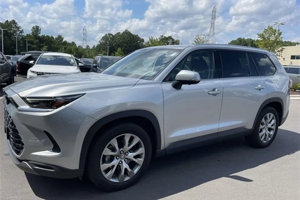 2024 Toyota Grand Highlander Limited photo 1