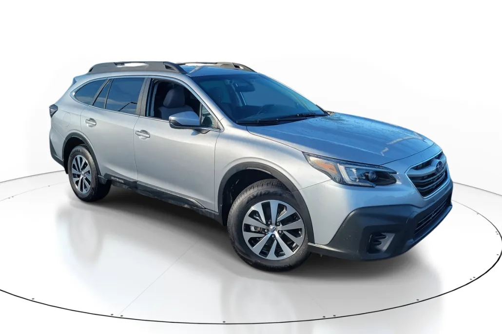 2022 Subaru Outback Premium photo 1