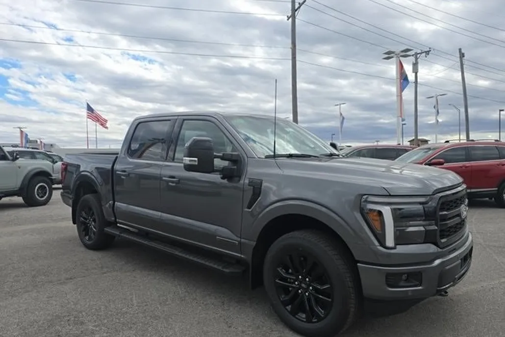 2025 Ford F-150 Lariat photo 1
