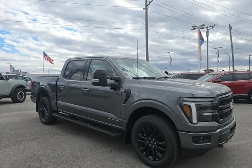 2025 Ford F-150 Lariat photo 1