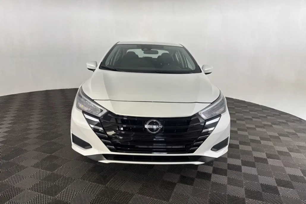2025 Nissan Versa 1.6 SV photo 1