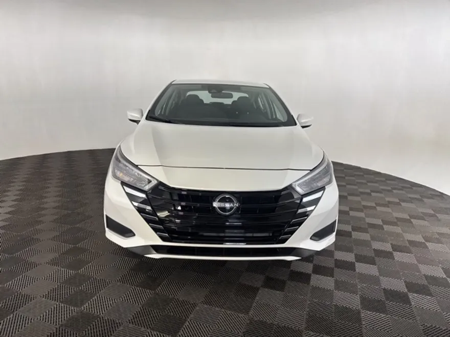 2025 Nissan Versa 1.6 SV photo 1