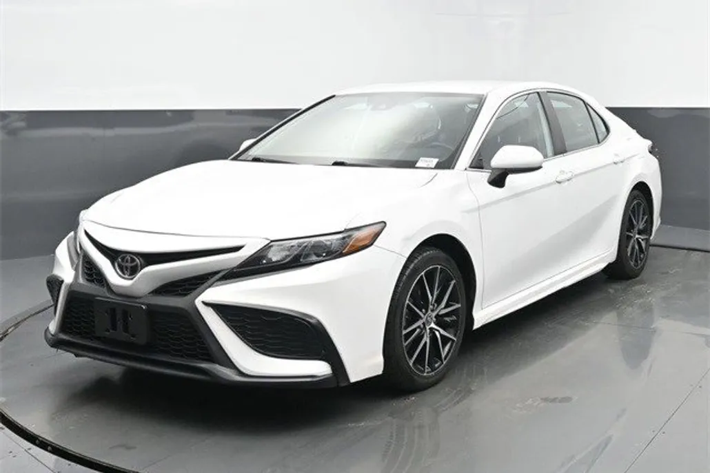 2021 Toyota Camry SE photo 1