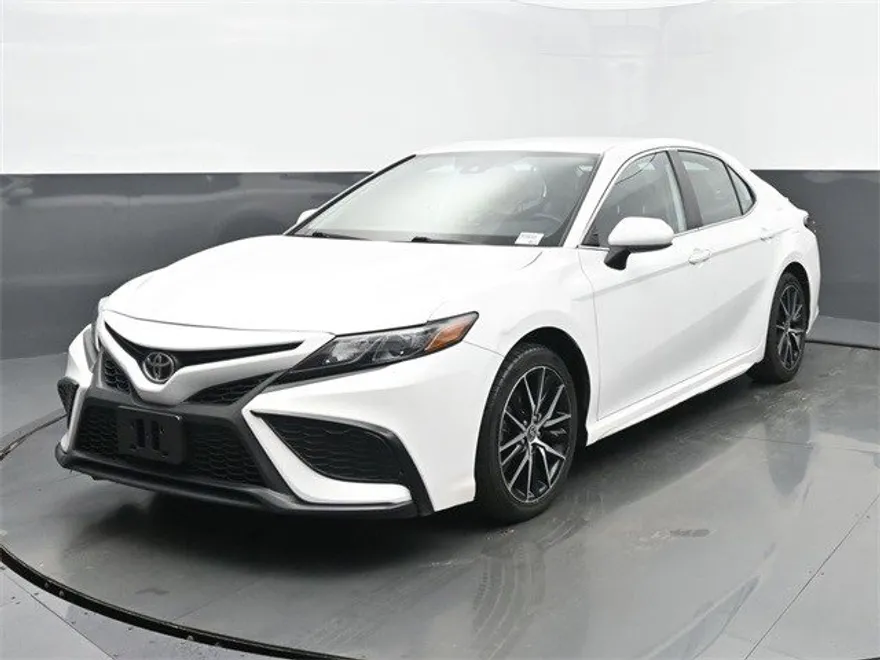 2021 Toyota Camry SE photo 1