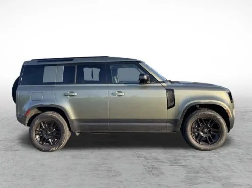 2025 Land Rover Defender 110 S photo 4