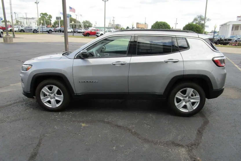 2022 Jeep Compass Latitude photo 1