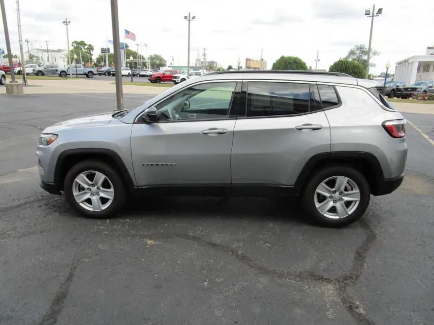 2022 Jeep Compass Latitude photo 1