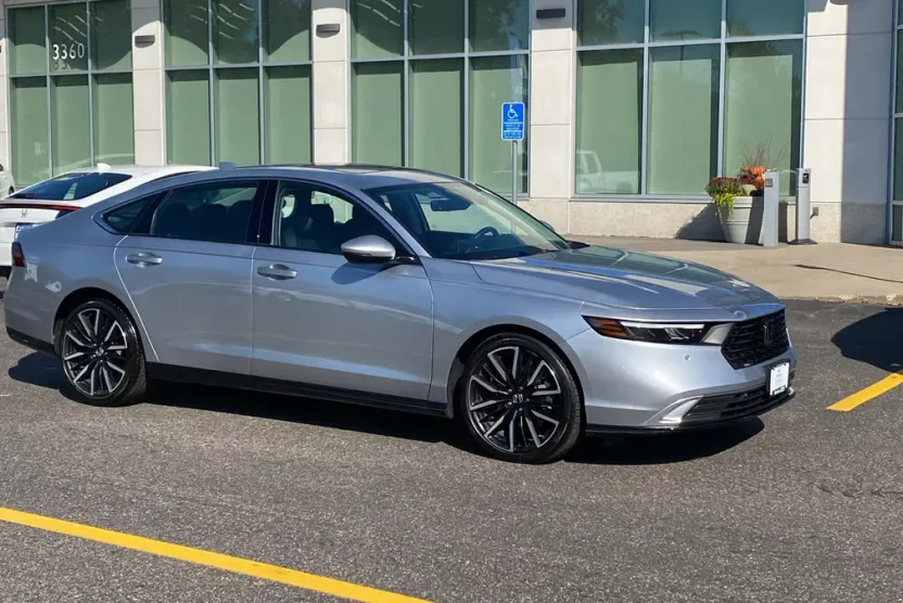 2024 Honda Accord Hybrid Touring photo 1