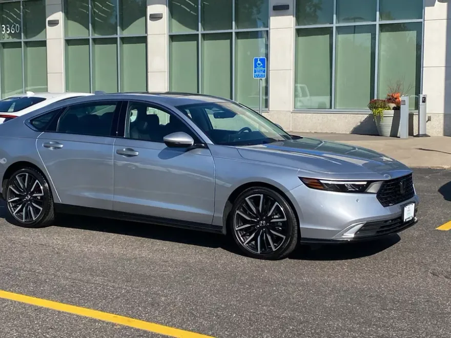 2024 Honda Accord Hybrid Touring photo 1