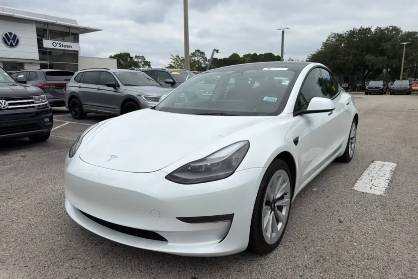 2023 Tesla Model 3 Long Range photo 1