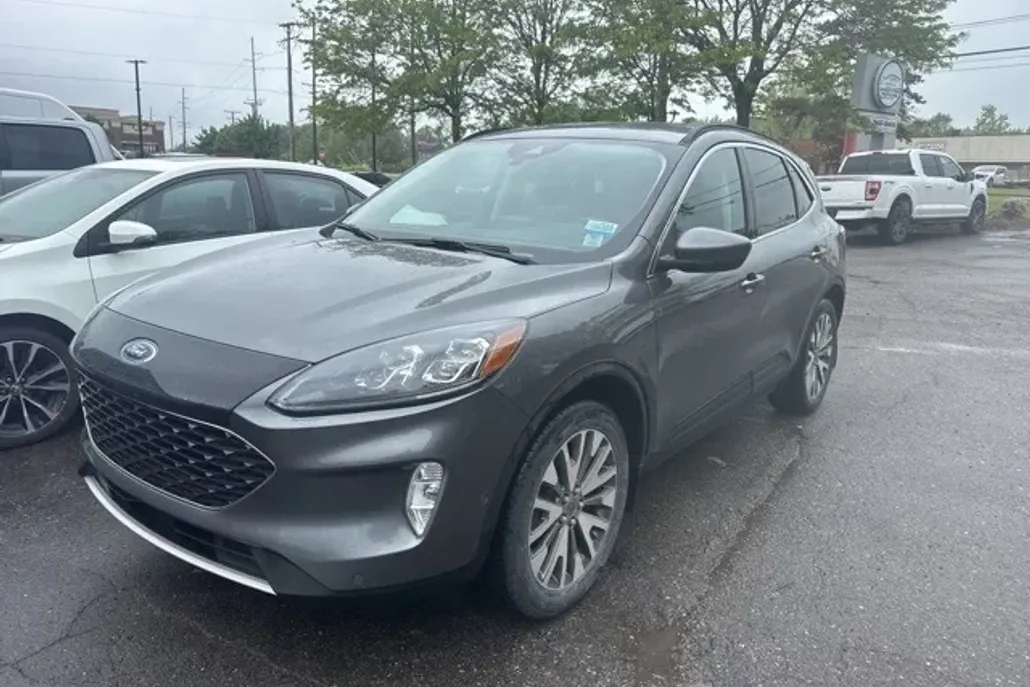 2021 Ford Escape Hybrid Titanium photo 1