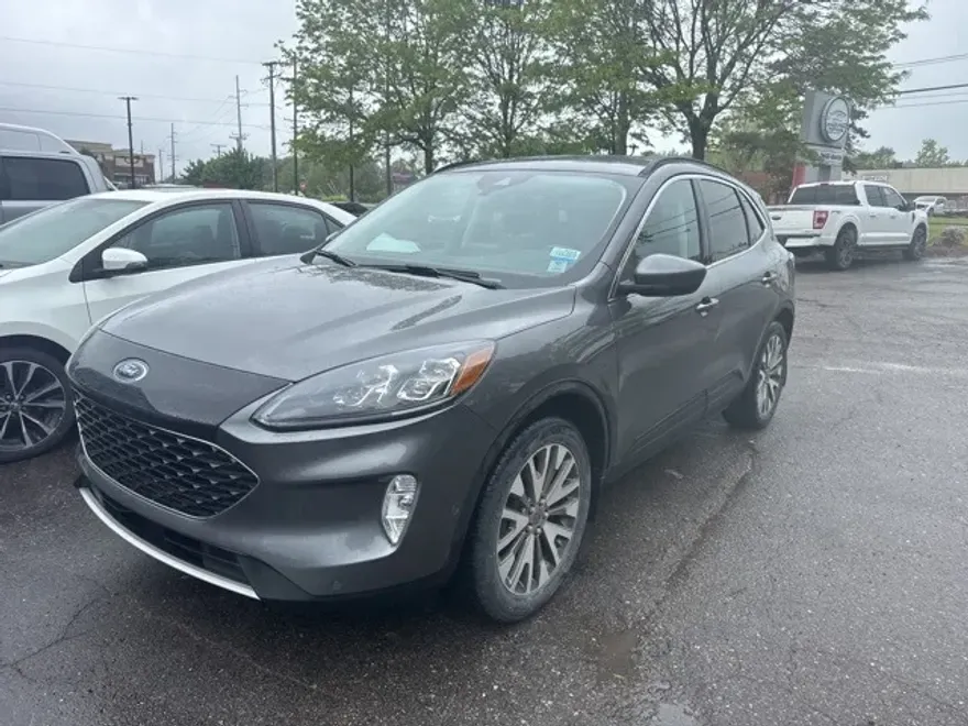 2021 Ford Escape Hybrid Titanium photo 1
