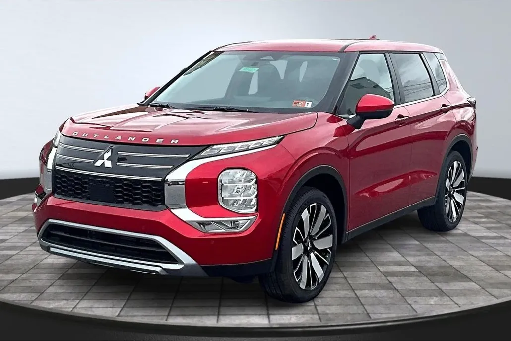 2025 Mitsubishi Outlander SE photo 1
