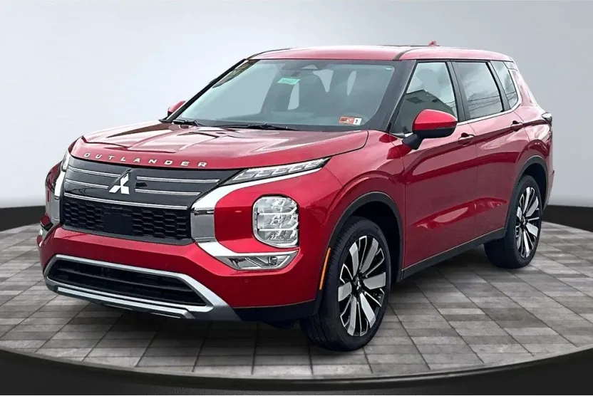 2025 Mitsubishi Outlander SE photo 1