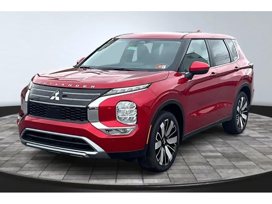 2025 Mitsubishi Outlander SE photo 1