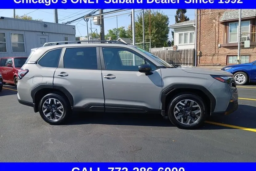 2025 Subaru Forester Premium Base photo 1