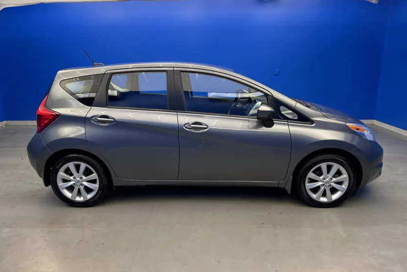 2016 Nissan Versa Note SL photo 1