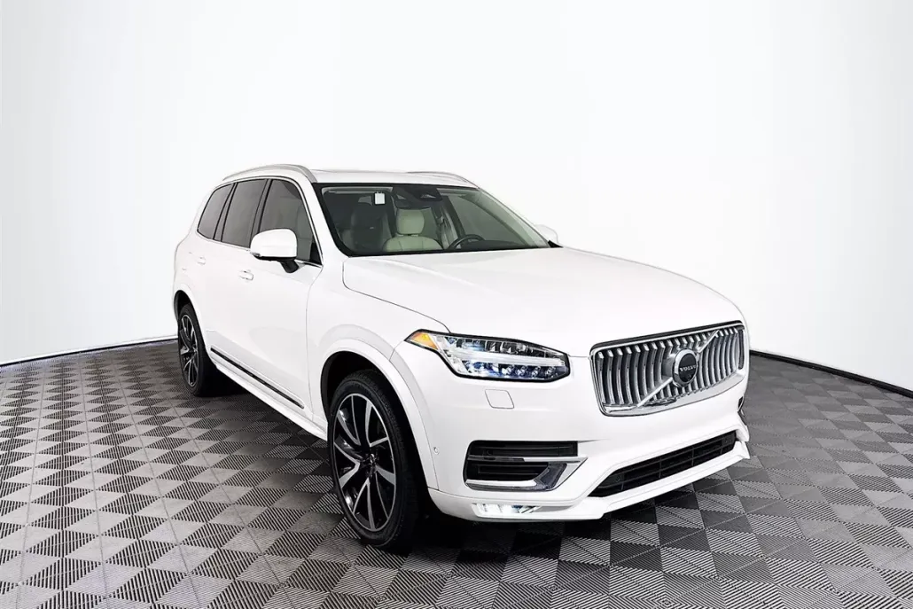 2023 Volvo XC90 B5 AWD Plus photo 1