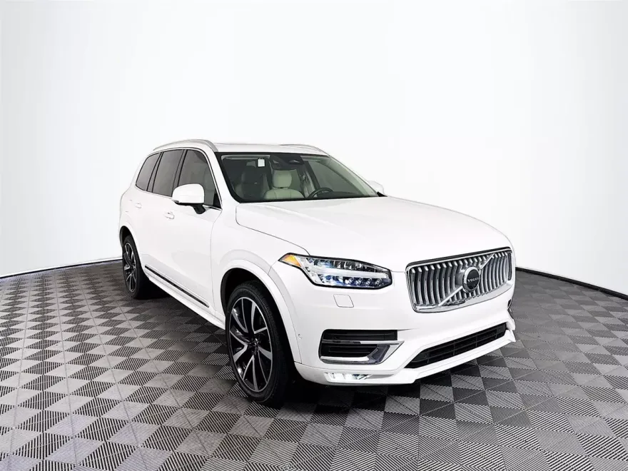 2023 Volvo XC90 B5 AWD Plus photo 1