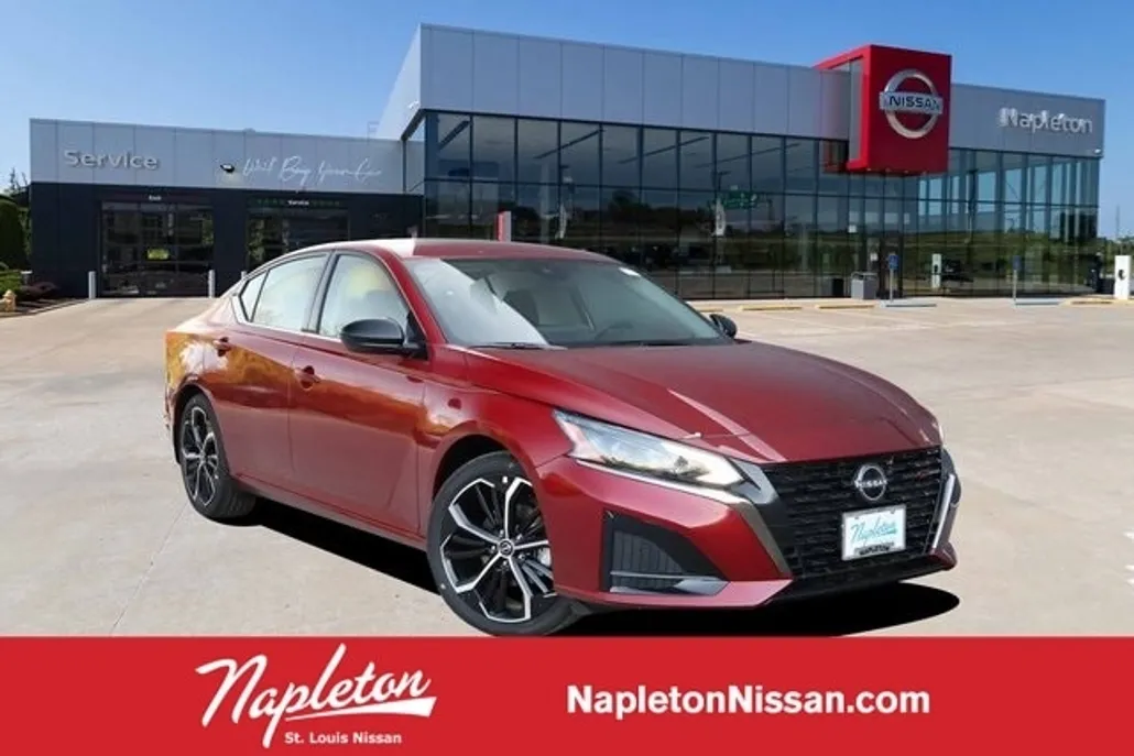 2025 Nissan Altima SR photo 1