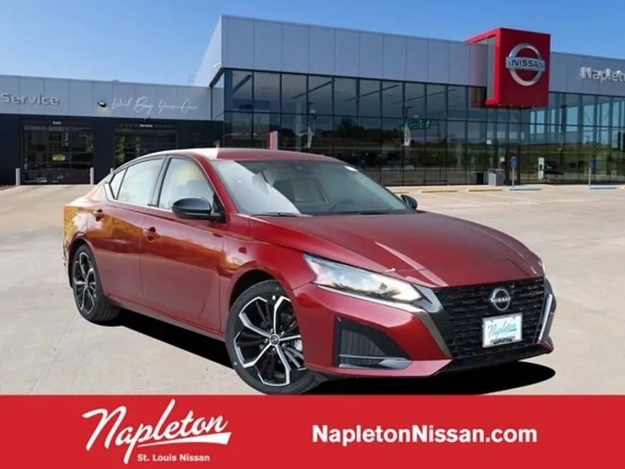 2025 Nissan Altima SR photo 1
