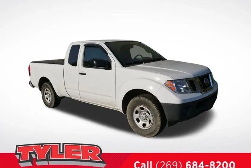 2015 Nissan Frontier King Cab photo 1